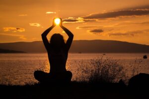 Meditationsübungen sind in Indien beliebt, um eine harmonische Verbindung von Körper und Geist zu erreichen.